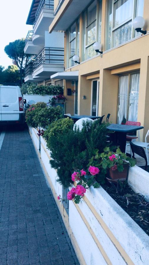 Hotel Morri'S Rimini Exterior photo