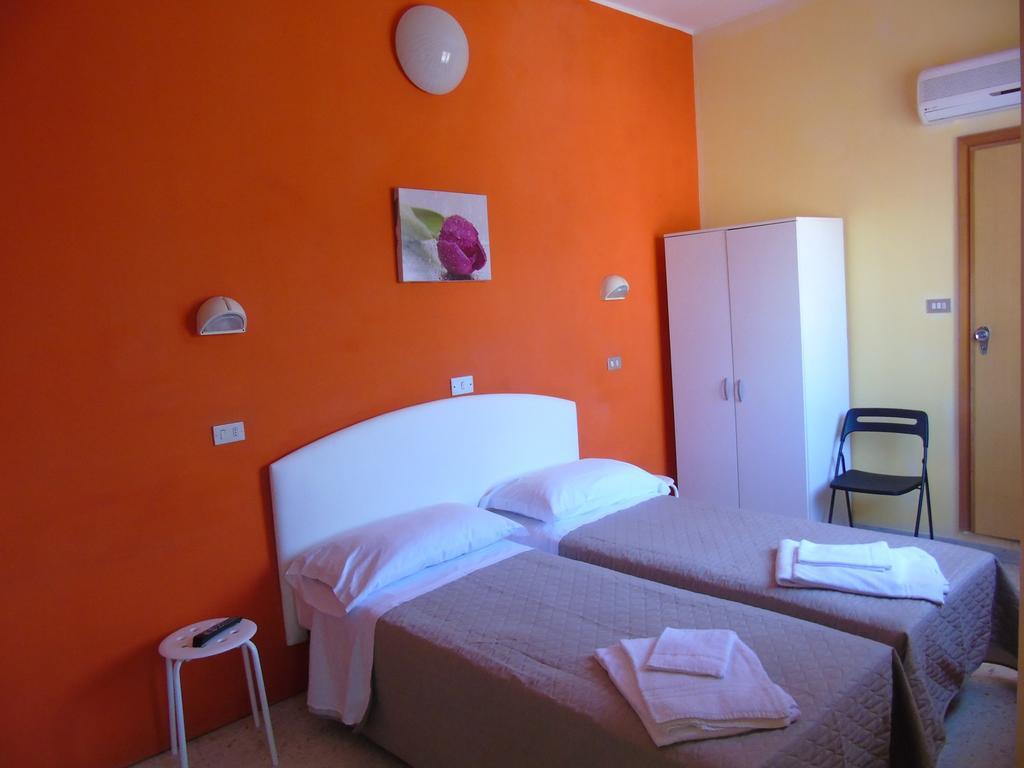 Hotel Morri'S Rimini Room photo